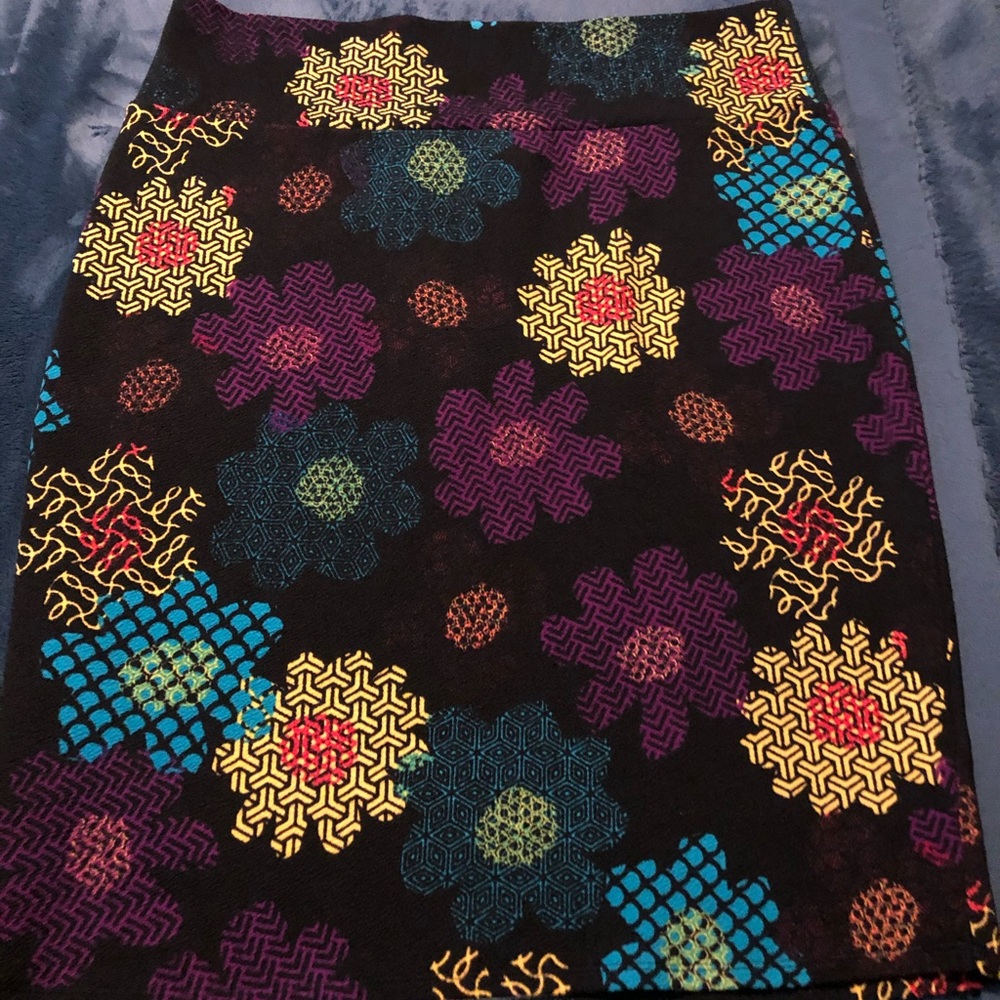 LuLaRoe Cassie 2x Skirt Black with Flowers